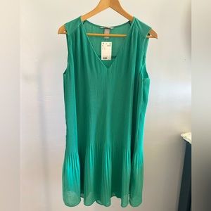 H&M emerald green pleated shift dress